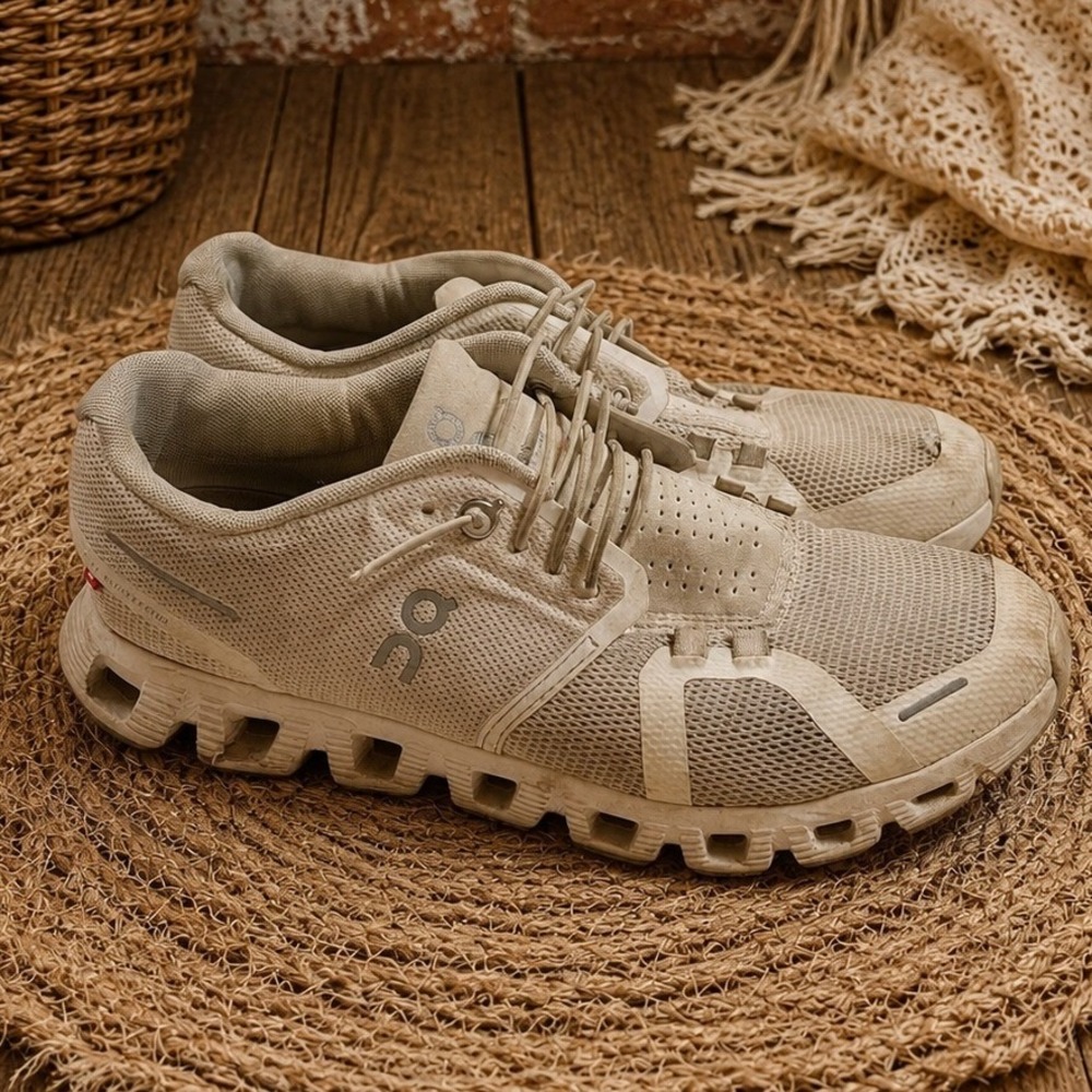 On Cloud 5 Women 8.5 White Running Shoes Sneakers Low Top Swiss Gorpcore Hiking